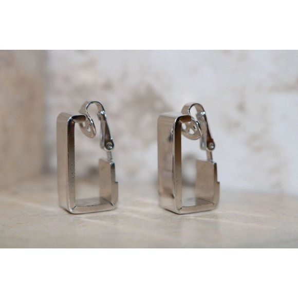 Signed Avon Silver tone  Rectangle Link Dangling Earrings Clip on - Picture 2 of 7